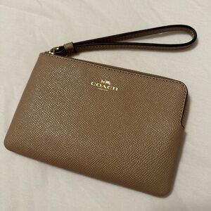 Coach Corner Zip Leather Wristlet
